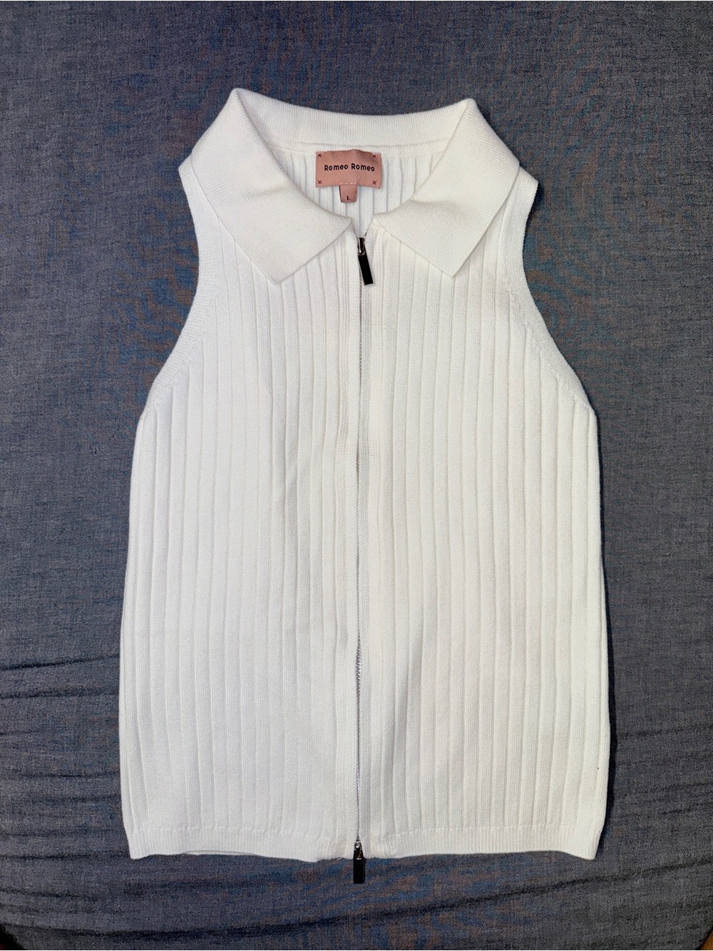 Romeo & Romeo White Ribbed Zip-Front Sleeveless Polo Camisole